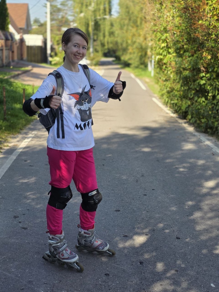 на днях сезон роликов открыла, когда все его закрывают уже...лучше поздно, чем никогда...