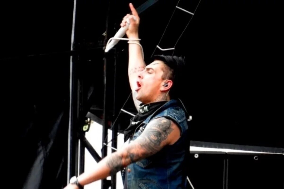    Осужденный за педофилию певец Уоткинс погиб при нападении в тюрьме