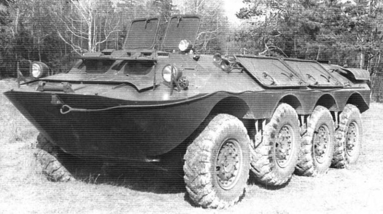 Опытный бронетранспортер «Объект 1015». Фото «Отечественные бронированные машины. XX век»