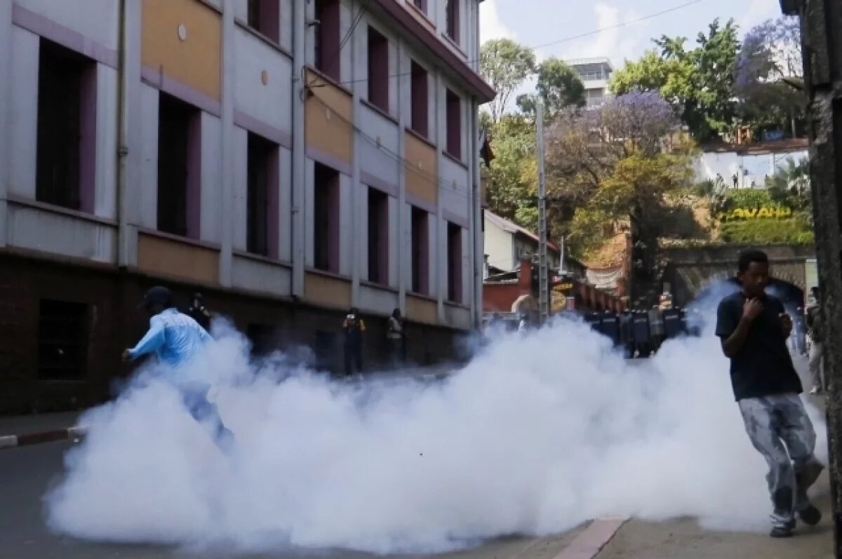    Посольство РФ призвало россиян не посещать центр столицы Мадагаскара