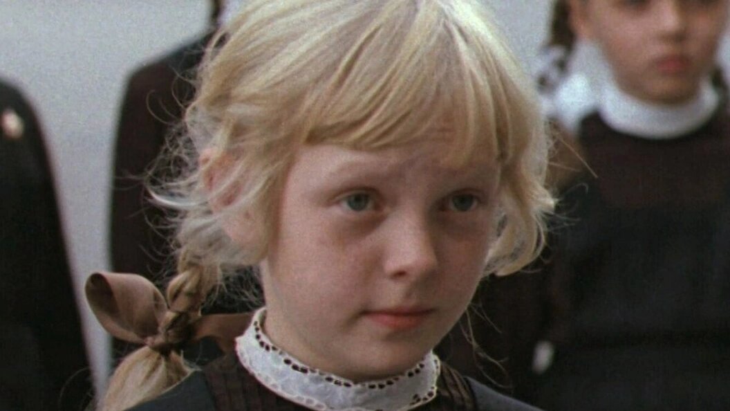    Кадр из к/ф "Странные взрослые" (1974). Режиссёр Аян Шахмалиева, "Ленфильм"