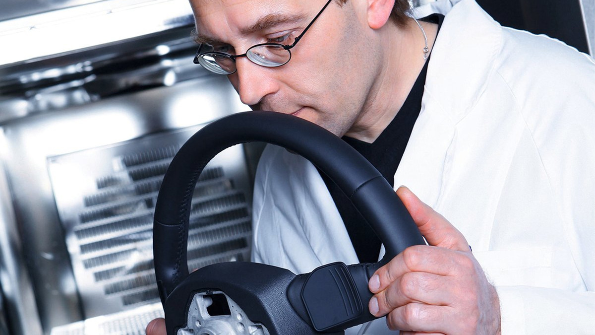 Фото заимствовано - https://www.thedrive.com/news/33439/audi-has-an-entire-team-of-people-who-just-smell-things