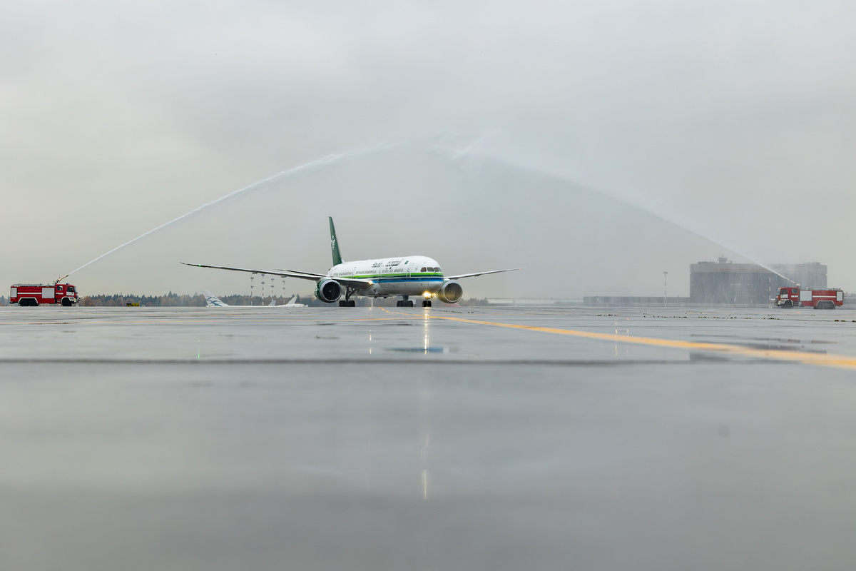 А вот так выглядел водяной салют. Фото - пресс-служба авиакомпании Saudia