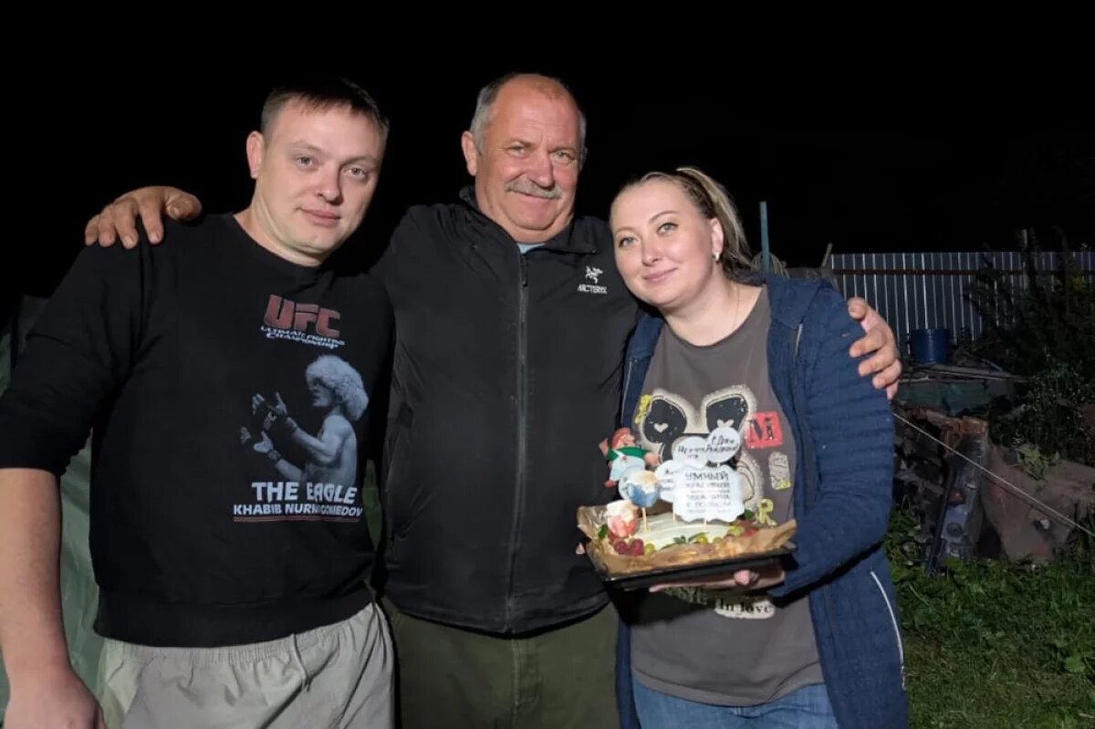    Владимир Акулин (в центре).