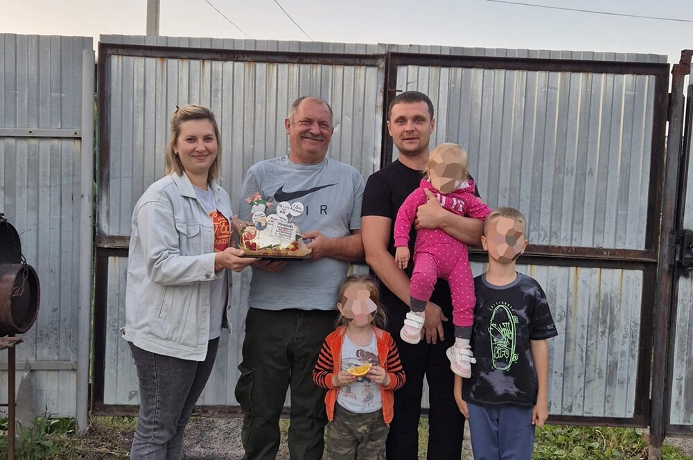    Владимир Акулин с семьей. Фото: личный архив семьи Акулиных