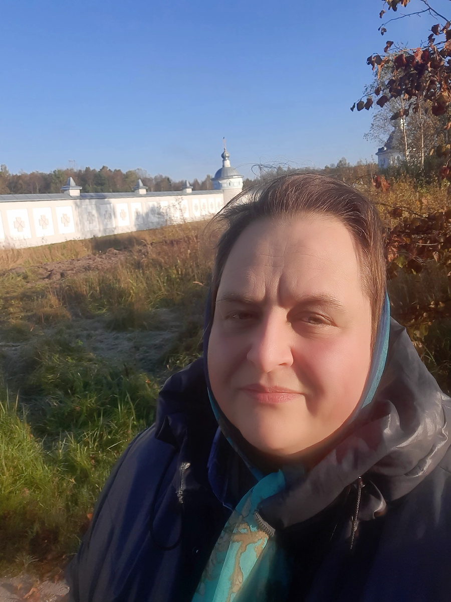 У древних монастырских стен.