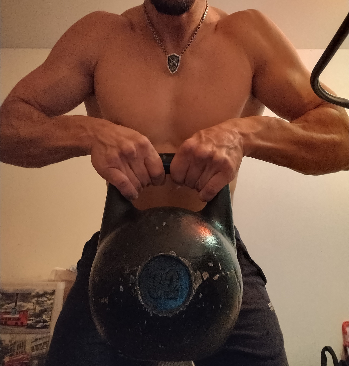 Целый спортзал в этом маленьком шарике