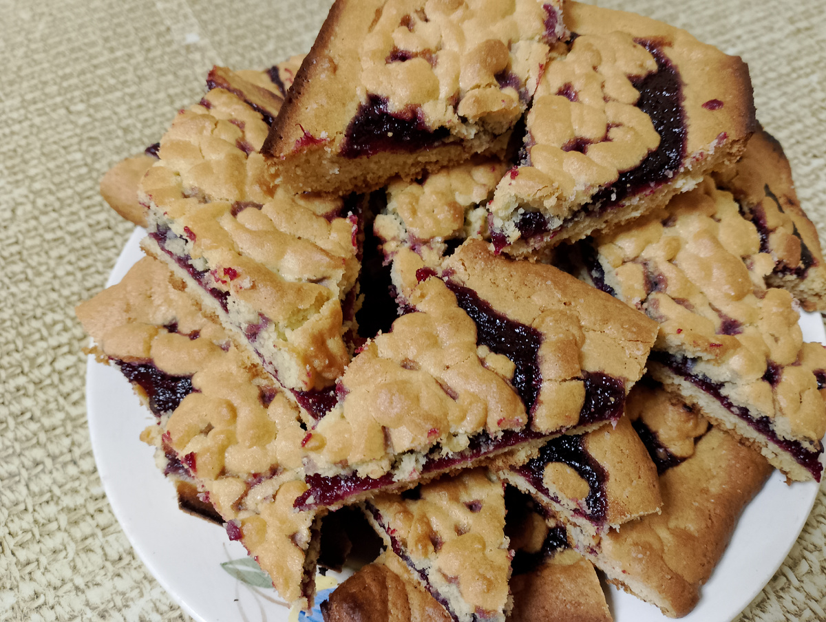 Фото автора. Пирог тёртый.