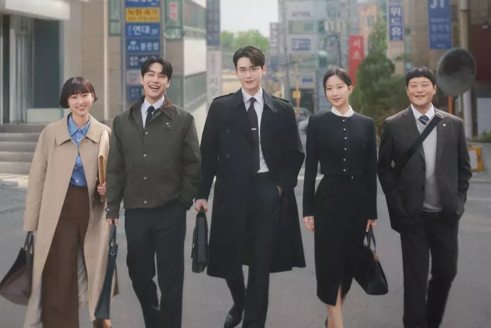 Дорама "Закон и город". Режиссёр: Пак Сын У. Жанры: повседневность, романтика. 12 серий по 70 минут.