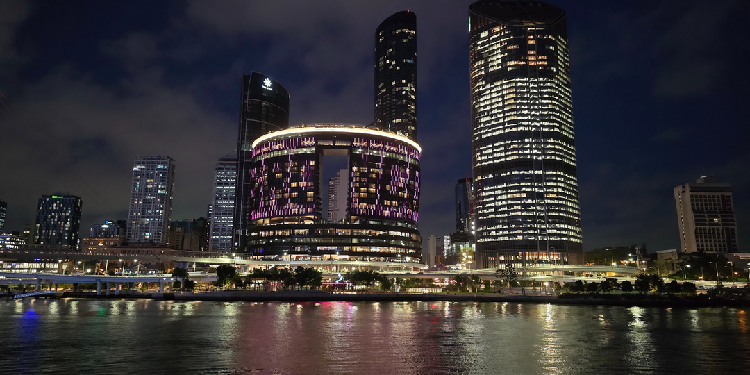 Давайте вместе прогуляемся по центру австралийского Брисбена. Сегодня мы в парке Roma Street Parklands и на набережной South Bank.