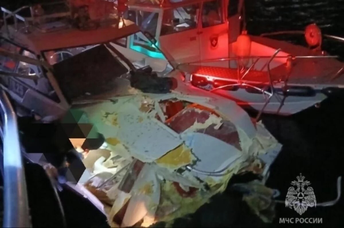    На Байкале столкнулись два катера.