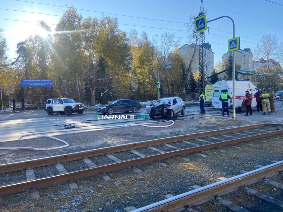     ДТП на Змеиногорском тракте. Источник: Никита Лиманский, t.me/brn22official