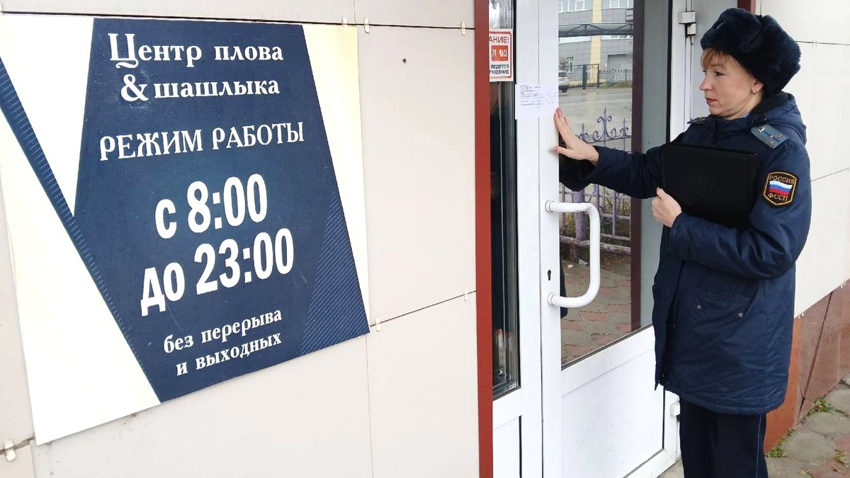    В Нефтеюганске закрыли кафе, где работал повар-мигрант