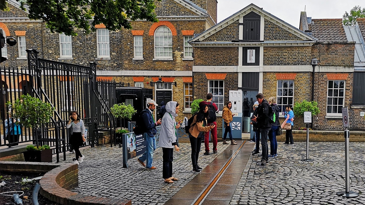 Визуальное отображение Гринвичского меридиана в Лондоне