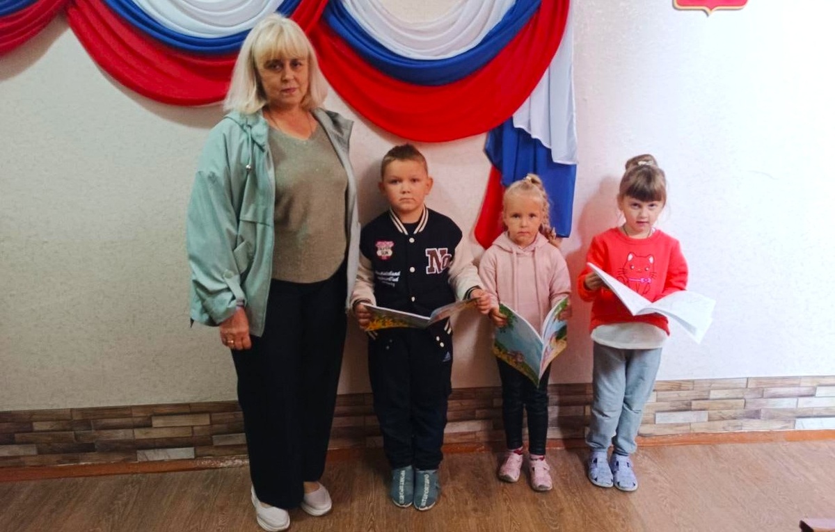    В детский сад поселка Ясиновка привезли канцтовары и игрушки из Югры