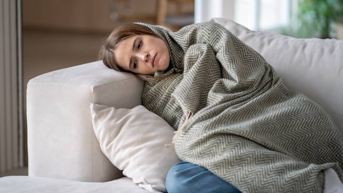    Часто мы не умеем вовремя распознать у близкого человека начало такого заболевания, как депрессия, и вместо того, чтобы убедить его обратиться к психиатру, обвиняем в лени и нежелании работать / Фото: Shutterstock