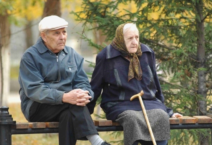 Почему обещание «мама, мы тебя не оставим» редко работает после 70? 3 неприятные правды от реальных семей