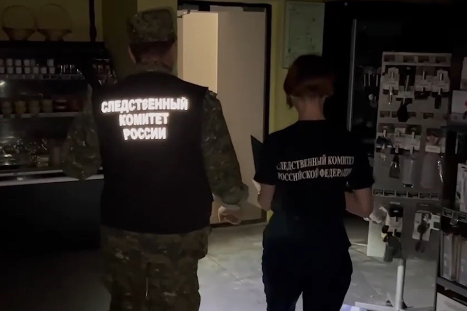    Следователи опросили жильцов дома в Омске, где жил перебежчик Ступников Следственный комитет России