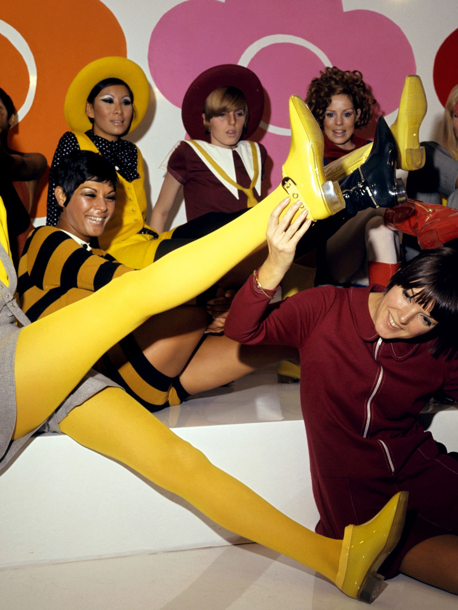 Мэри Квант и ее модели в мини-юбках в 1967 году