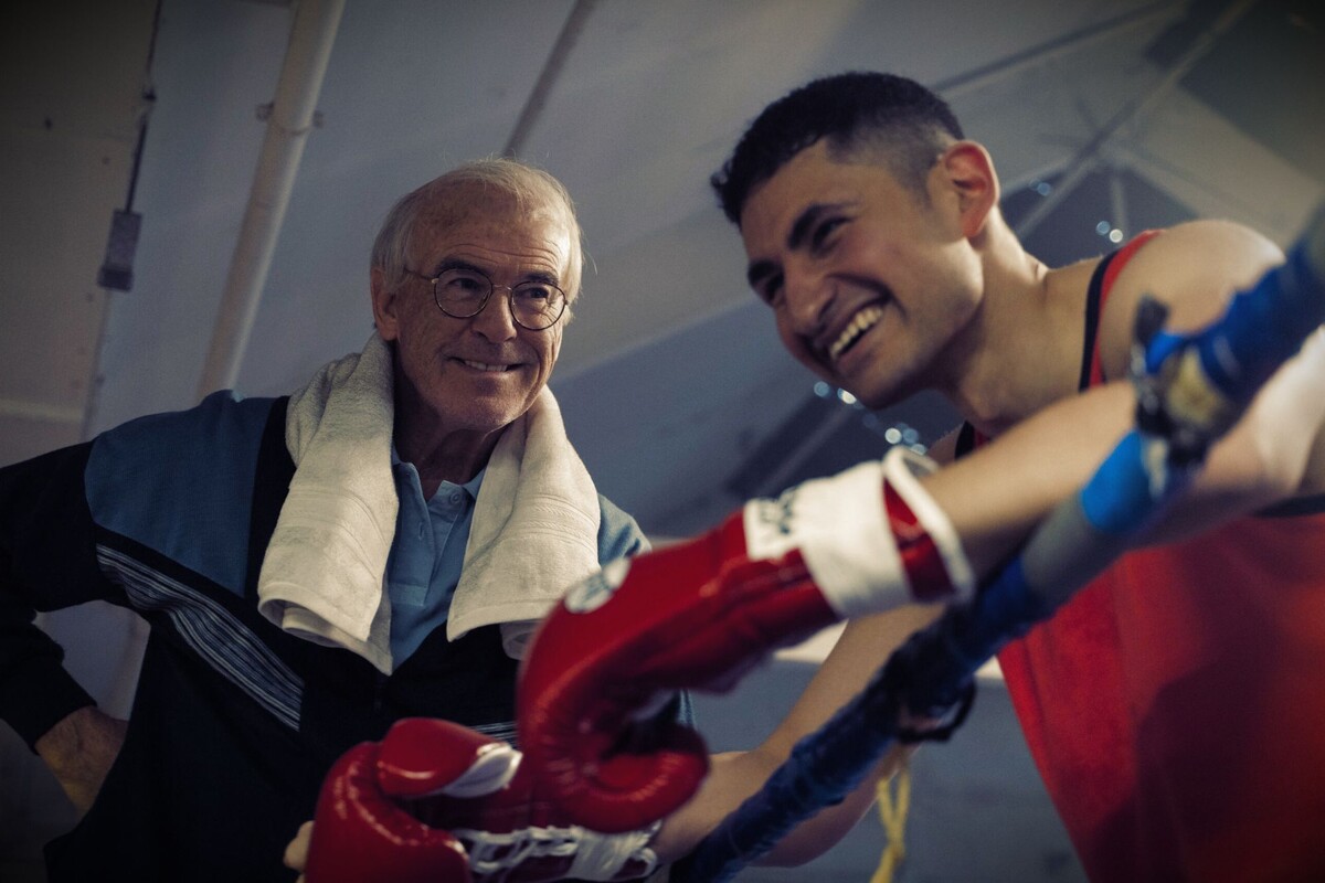 Брендан Ингл (Пирс Броснан) и Насим Хаммед (Амир Эль-Масри)