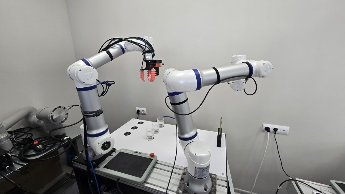    Устройство будет представлять собой роботизированную руку-ассистента, способную выполнять ряд медицинских задач