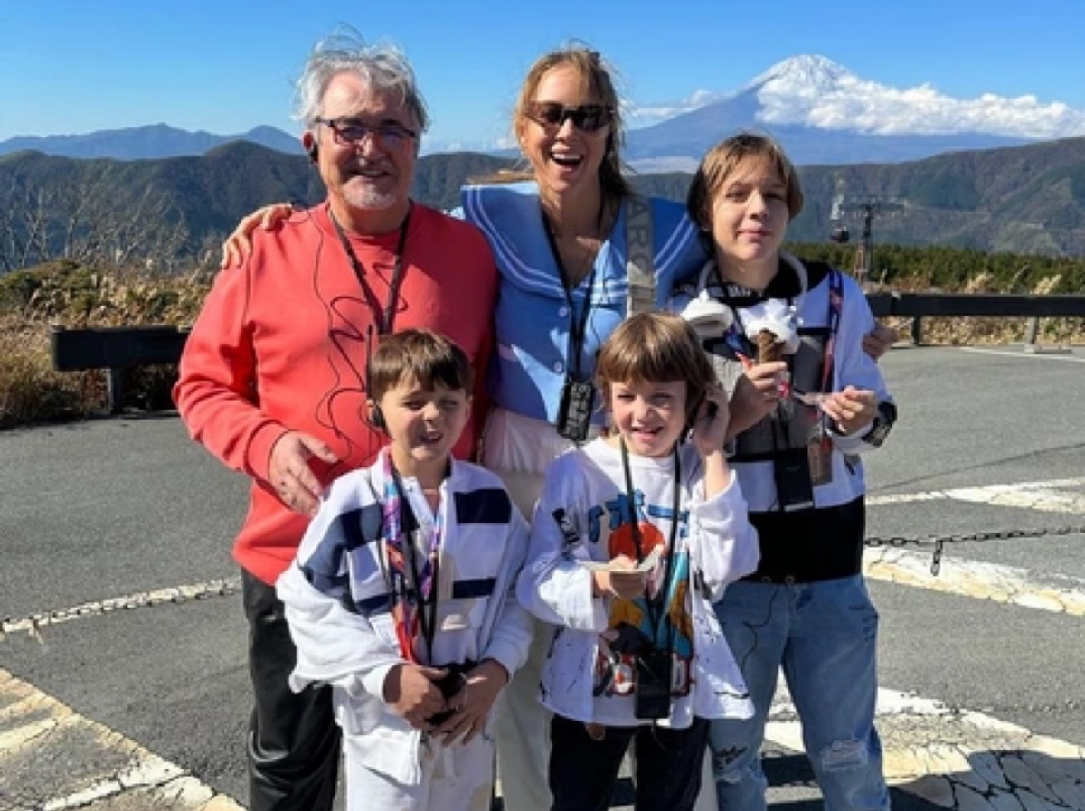 Полина и Дмитрий Дибров с детьми. Фото социальные сети Полины/@polinadibrova