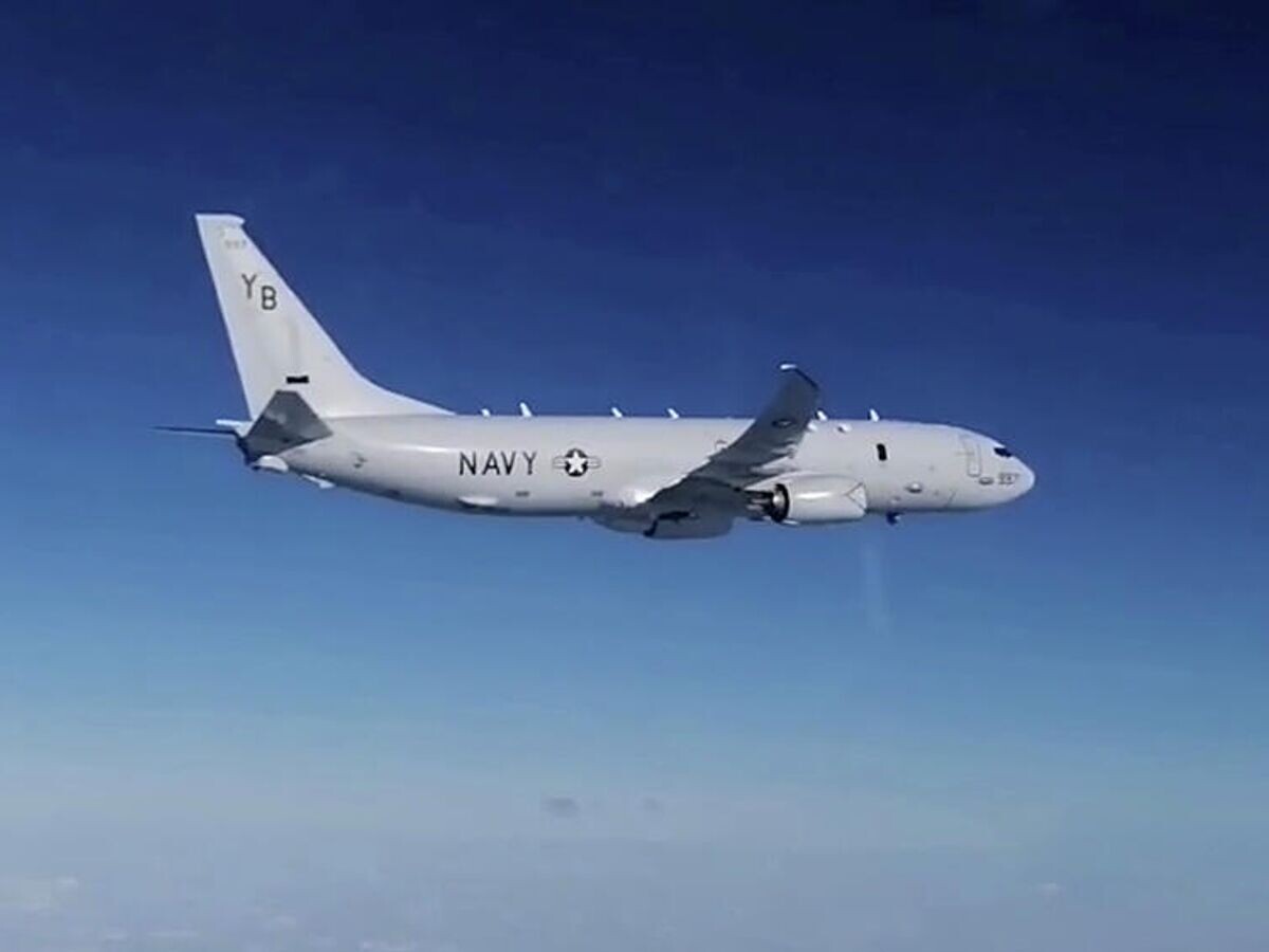    Самолет-разведчик США в небе над Черным морем. Кадр видео
