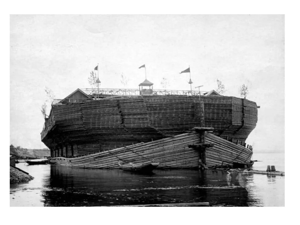 Длиной метров 100-120 – это почти как современный футбольный стадион. Шириной – до 25-30 метров. И всё это сделано из дерева. Плоскодонное, неуклюжее, но способное нести на себе 12-13 тысяч тонн. Чтобы вы понимали масштабы: это вес нескольких длинных железнодорожных составов, груженных углем.