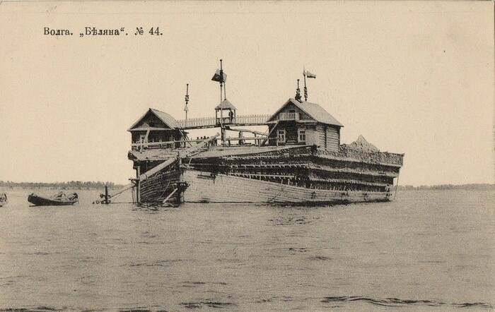 Беляна – это не просто транспорт. Судно становилось плавучим домом на несколько месяцев для десятков людей. Экипаж мог насчитывать от 15-30 человек на небольших судах и до 80, а то и 100 на самых крупных белянах. 