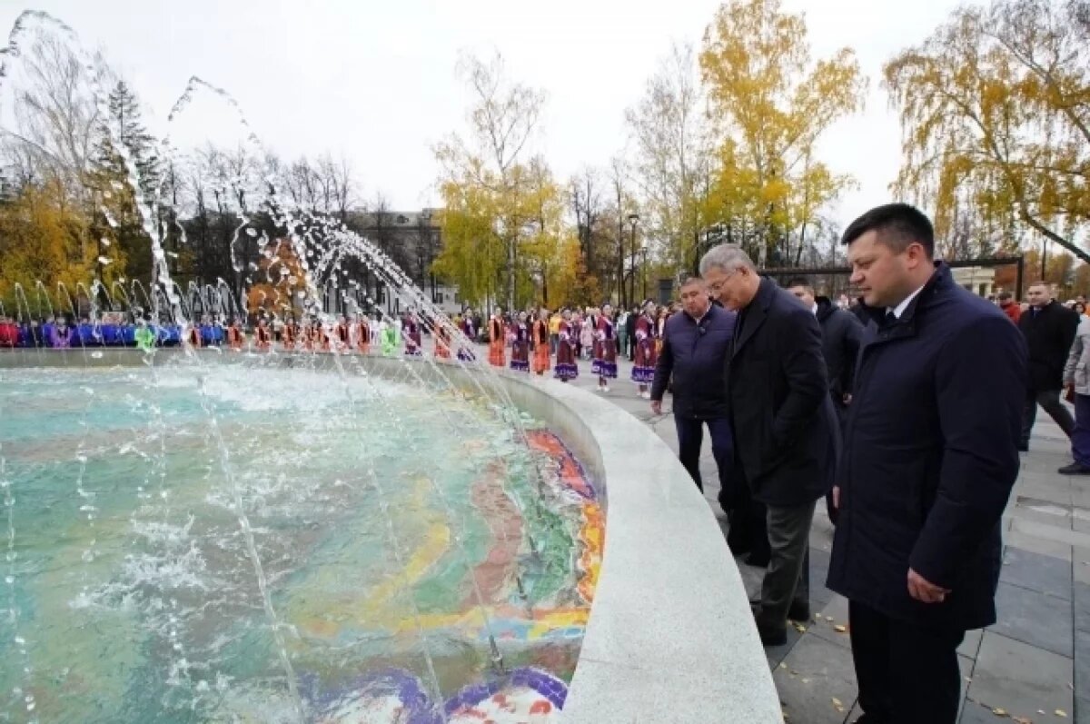    Глава Башкирии ознакомился с результатом реконструкции скандального фонтана