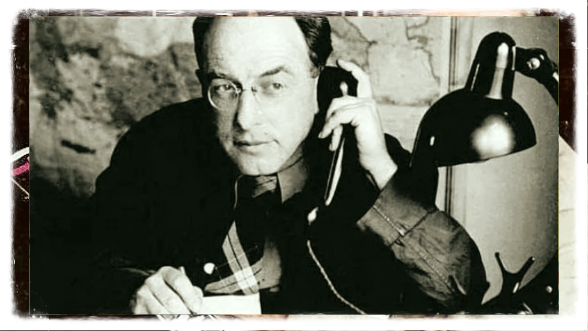 Борис Ефимович Ефимов за телефонным разговором