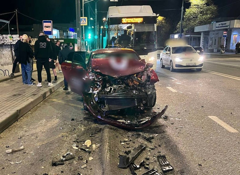    Водитель автобуса и пассажиры не пострадали. Фото: @umvd_92