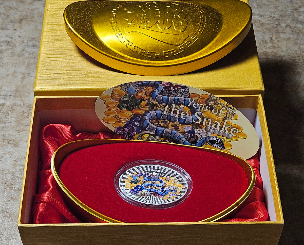 Ниуэ 2 доллара 2013 Год змеи Лунный календарь. Преобрести можно в телеграмм канале t.me/Antik_dvij.