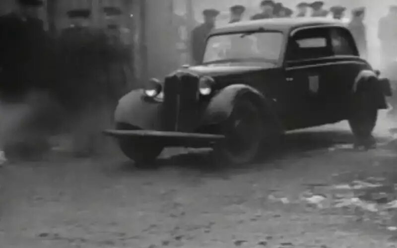    Такси DKW F8 в Ленинграде.