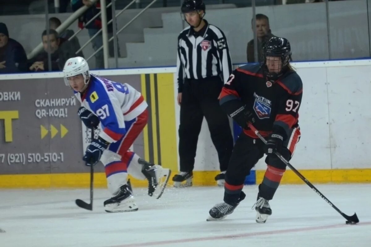    Матч ХК «Арктика» и ХК «Полёт» в Мурманске.