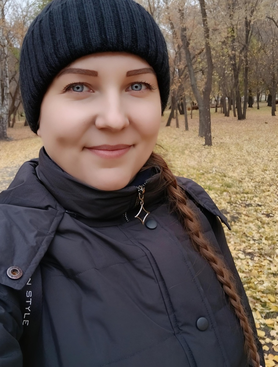 С тренировки. Уставшая, растрёпанная, но счастливая и с сияющими глазами.