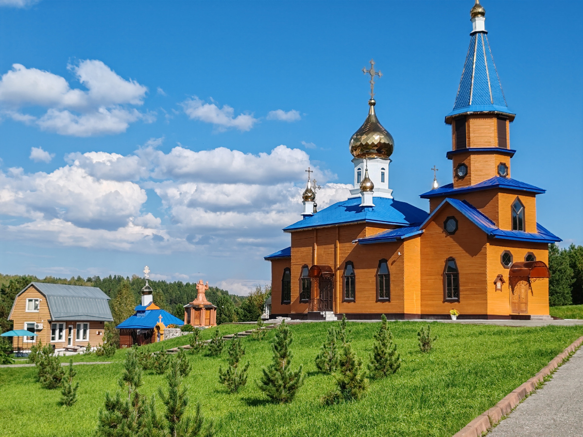 Чтоб добраться до источника и храма, так и вбейте в навигатор: Гавриловский Святой источник