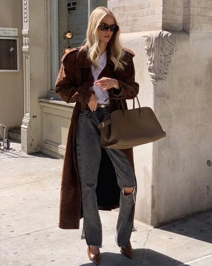    Объёмная сумка нейтрального оттенка – беспроигрышный вариант на осень.Соцсети @leoniehanne