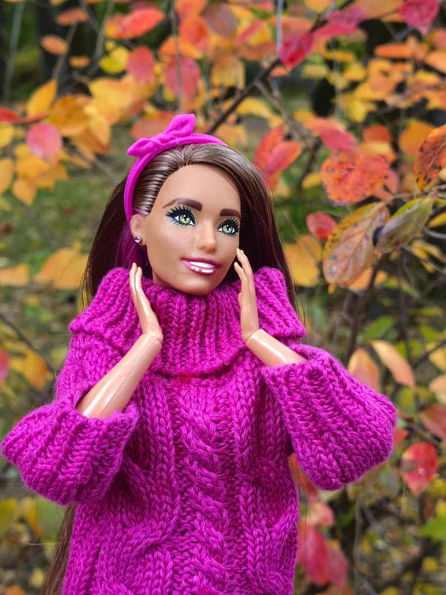 Mattel Cutie Reveal HRK24 (собачка-лягушка) на теле Barbie Made to Move FTG82 (йога с пучком) - моя Аня (какой-то безумный цвет выдала камера моего смартфона, решила оставить))