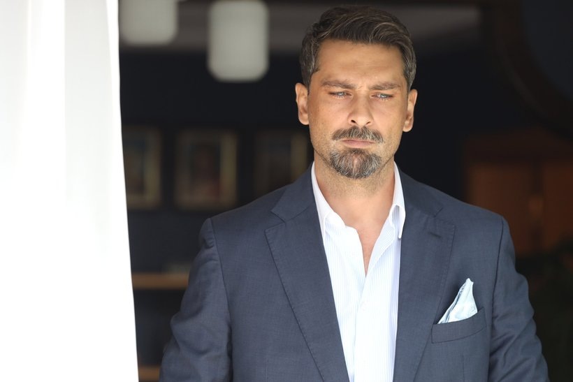 кадр из сериала "Незнакомка в зеркале"