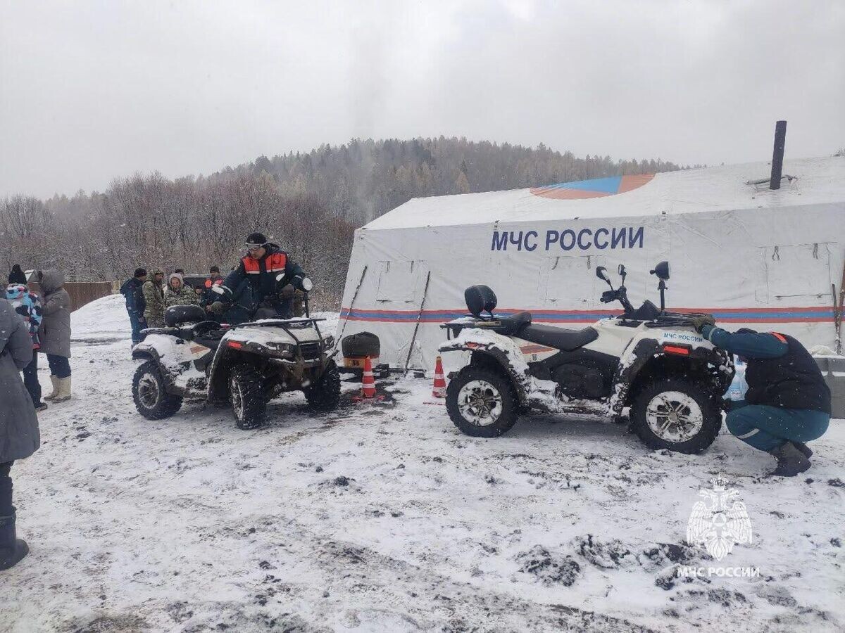    Сотрудники МЧС во время поисково-спасательных работ в Красноярском крае© Фото : ГУ МЧС России по Красноярскому краю