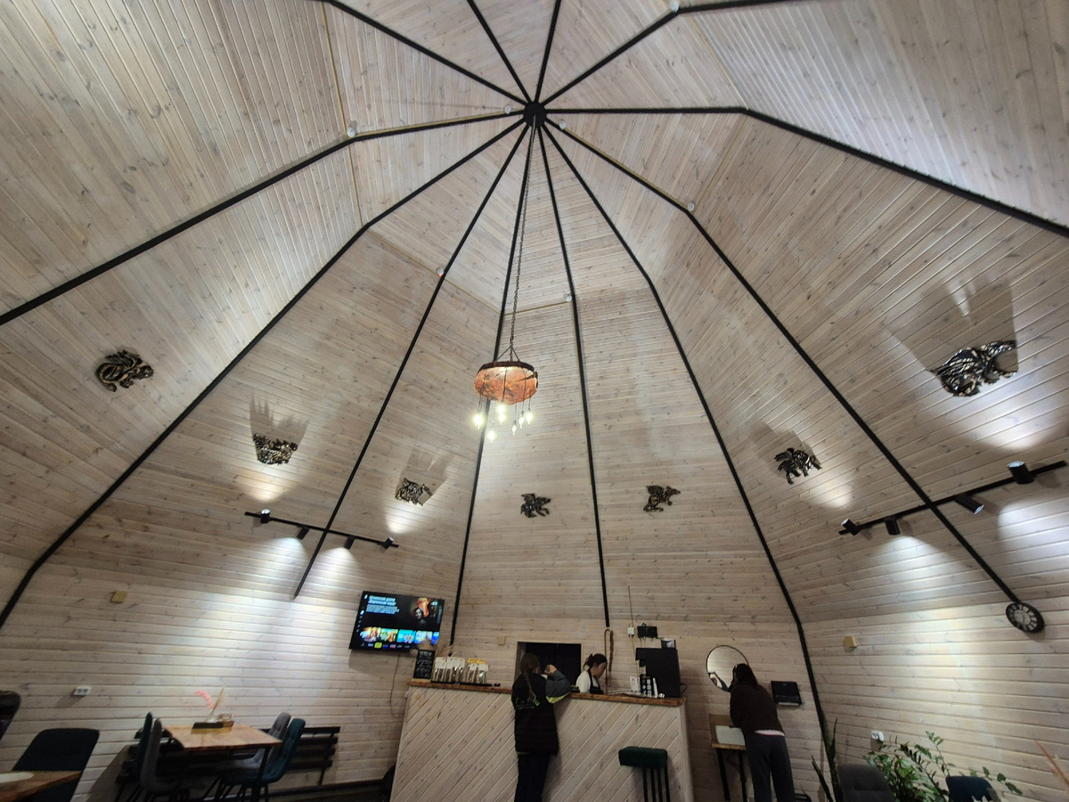 Интерьер кафе "Алтын" в селе Онгудай