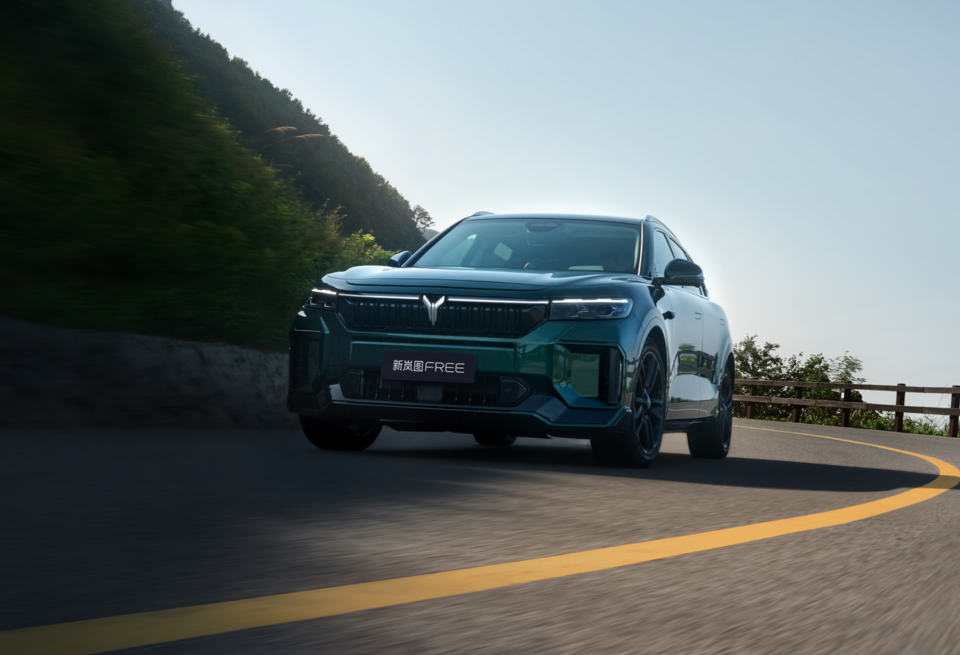    «Фанаты «помоечных ведер». Алексей Попов заступился за китайские автоVoyah