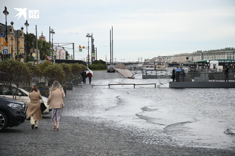    В принципе, в городе уже привыкли к локальным подтоплениям, особенно в прибрежных районах. Алексей БУЛАТОВ