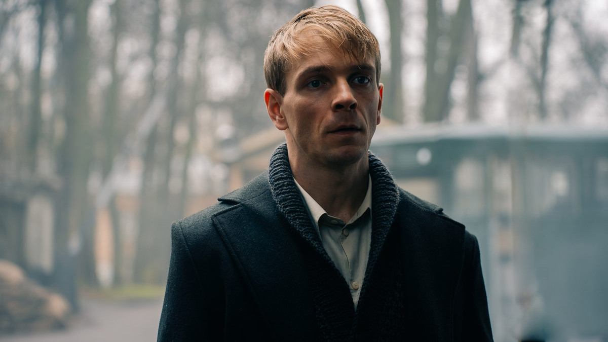 Кадр из сериала «Атом», 2025