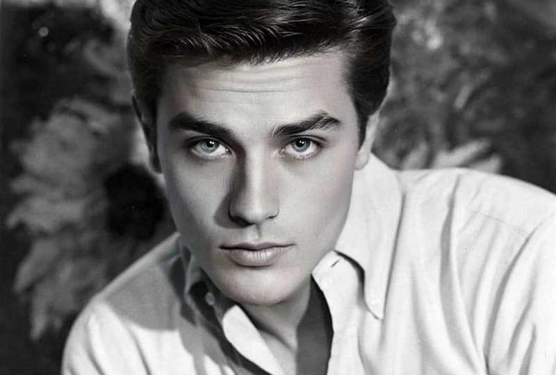 Ален Делон: взгляд, который покорял мир, и жизнь, полная страстиЕсть люди, чья внешность кажется идеальной, а жизнь - настоящим кино.