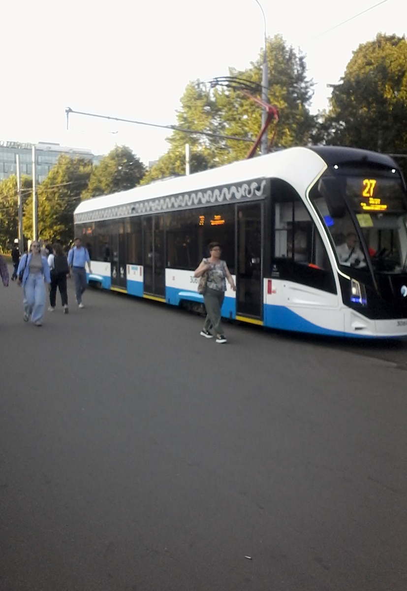 Фото, сделанное мною у метро "Войковская"