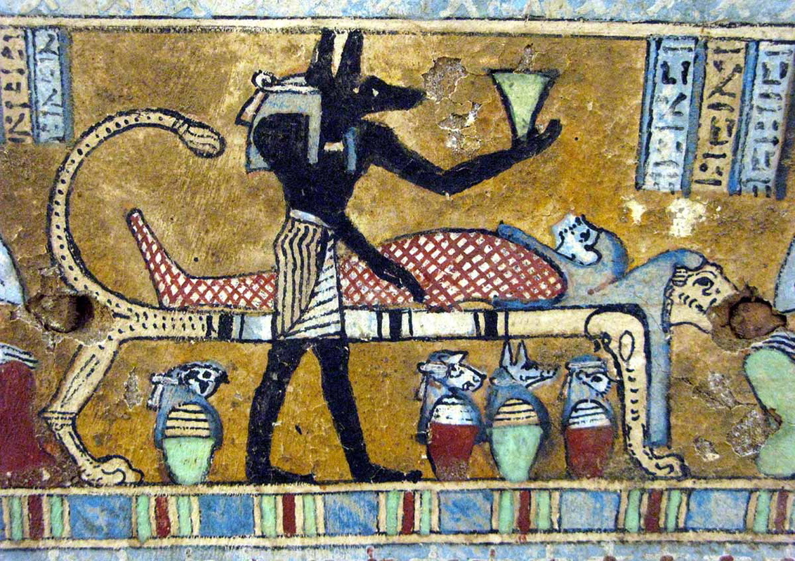 Анубис наблюдает за процессом мумификации на саркофаге, 400 г. до н.э., Египет