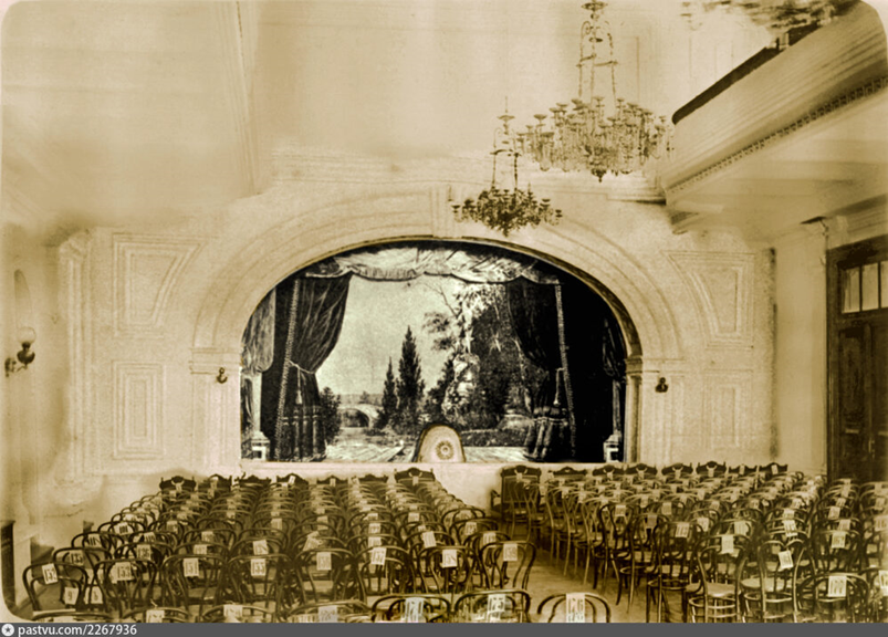 Зал и сцена в Общественном собрании
1903 год
