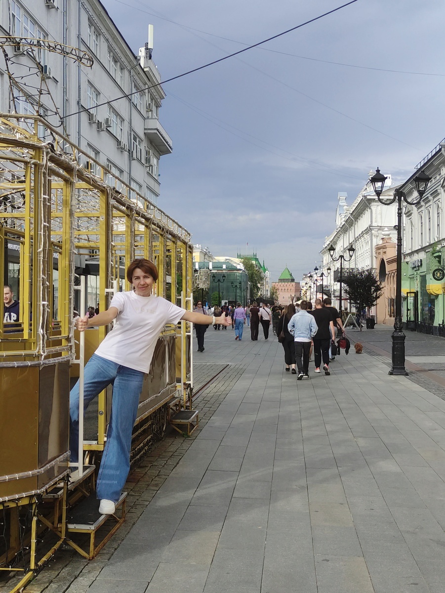 Пешеходная часть Большой Покровской улицы